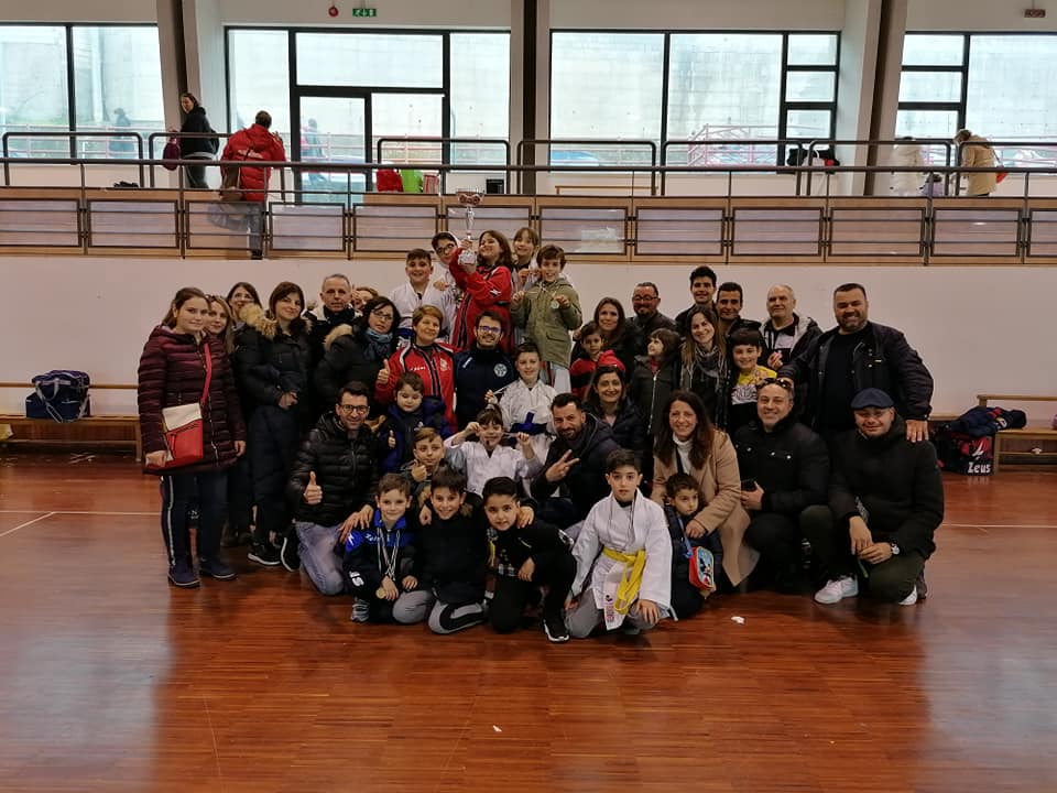 Il gruppo dell’ASD Accademia Funakoshi Karate-Do Cariati Società 1^ Classificata